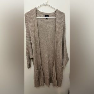Women’s American Eagle Outfitters lightweight beige cardigan . Size M.
